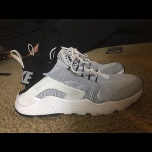 women’s huaraches NIKE